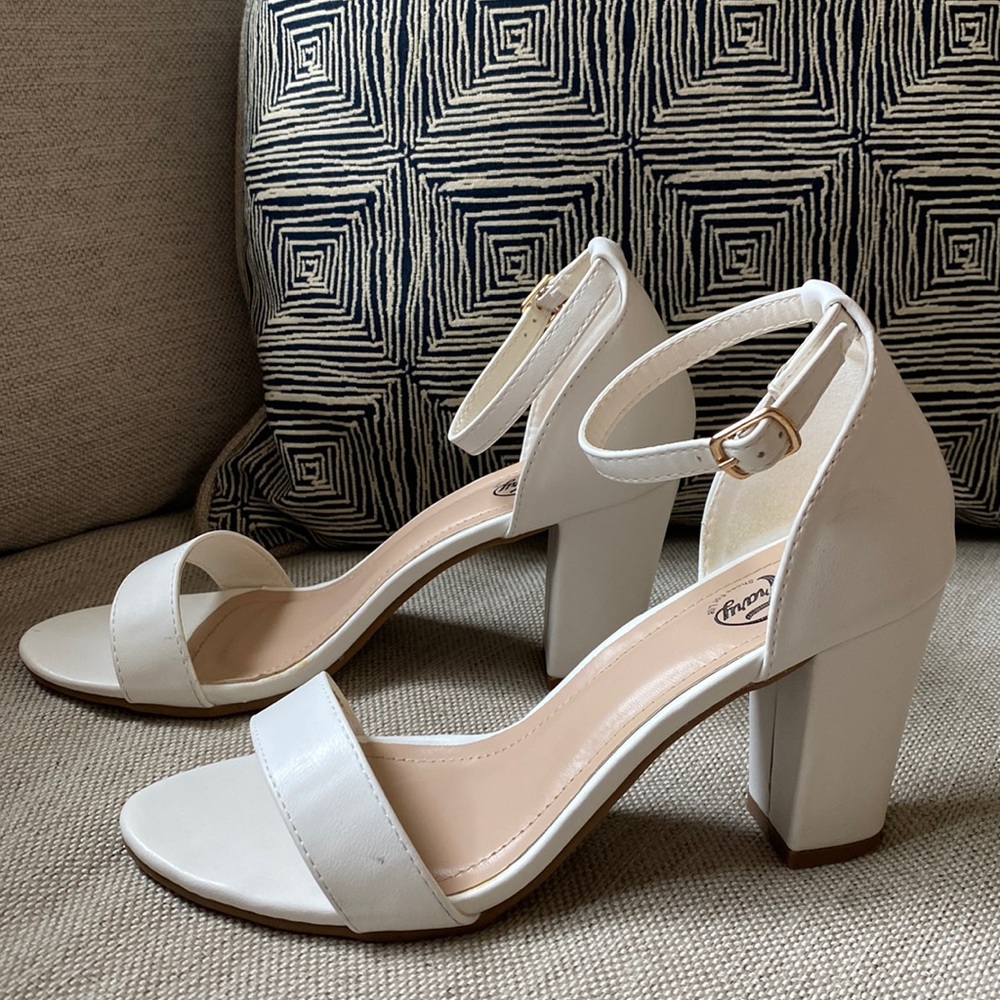 Trary White Single Sole Heel